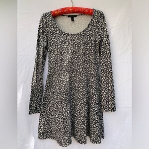 FOREVER 21 short dress, black & cream long sleeve floral print.